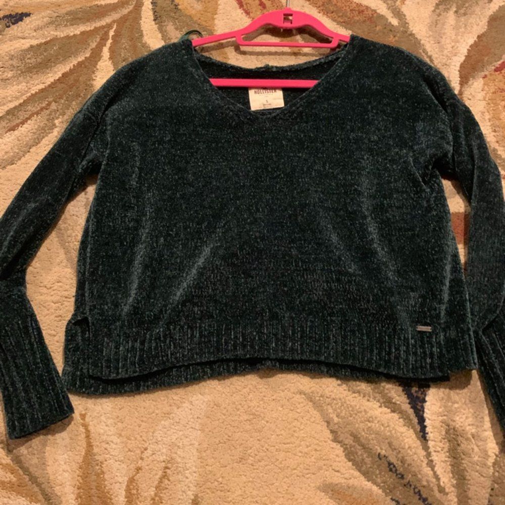 Hollister emerald v neck fuzzy sweater s